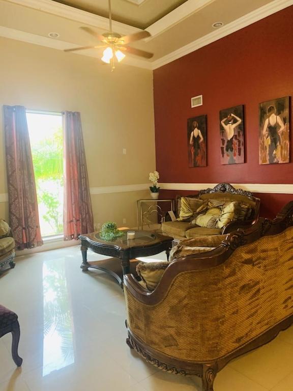 Brownsville Comfort 2 Bedroom 1 Bath , Spacious Kitchen And Outdoor Home Bagian luar foto