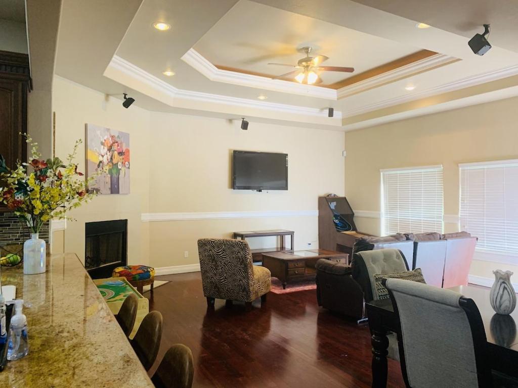 Brownsville Comfort 2 Bedroom 1 Bath , Spacious Kitchen And Outdoor Home Bagian luar foto
