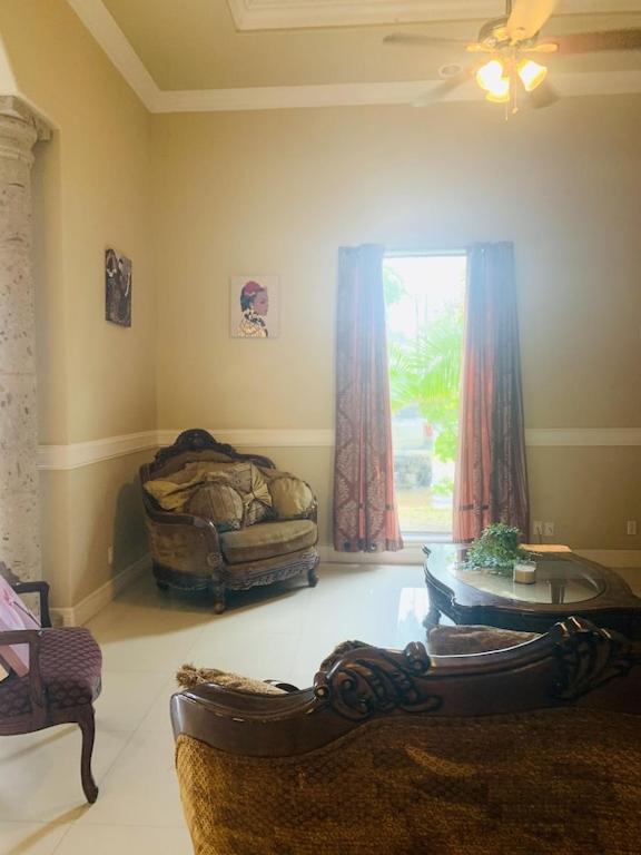 Brownsville Comfort 2 Bedroom 1 Bath , Spacious Kitchen And Outdoor Home Bagian luar foto