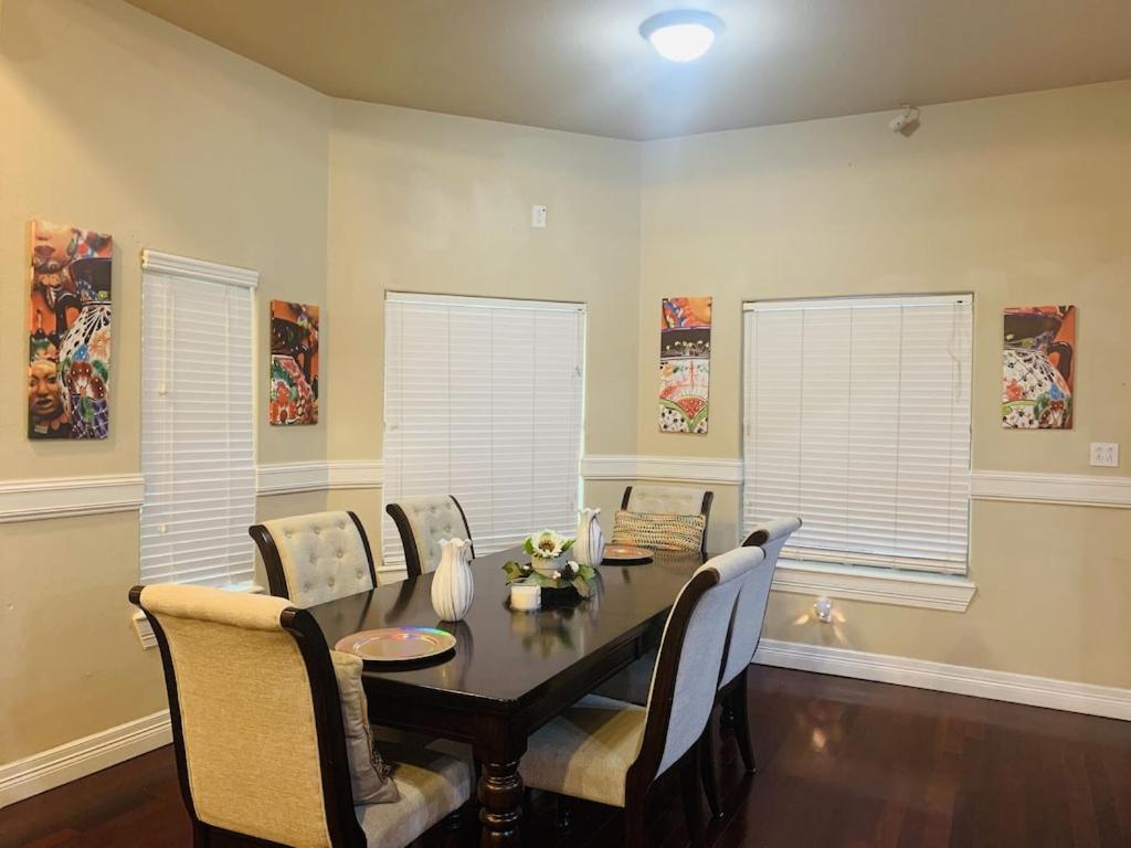 Brownsville Comfort 2 Bedroom 1 Bath , Spacious Kitchen And Outdoor Home Bagian luar foto