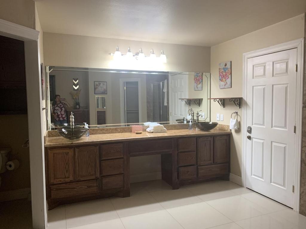 Brownsville Comfort 2 Bedroom 1 Bath , Spacious Kitchen And Outdoor Home Bagian luar foto