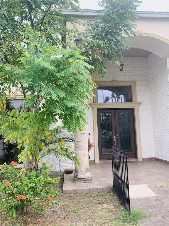 Brownsville Comfort 2 Bedroom 1 Bath , Spacious Kitchen And Outdoor Home Bagian luar foto