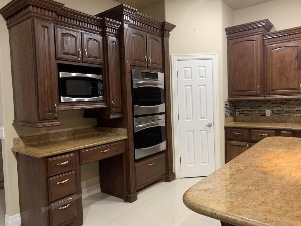 Brownsville Comfort 2 Bedroom 1 Bath , Spacious Kitchen And Outdoor Home Bagian luar foto