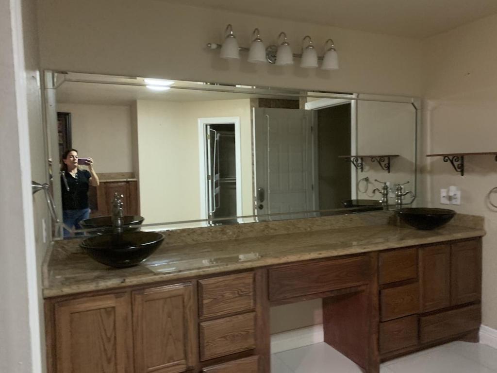 Brownsville Comfort 2 Bedroom 1 Bath , Spacious Kitchen And Outdoor Home Bagian luar foto