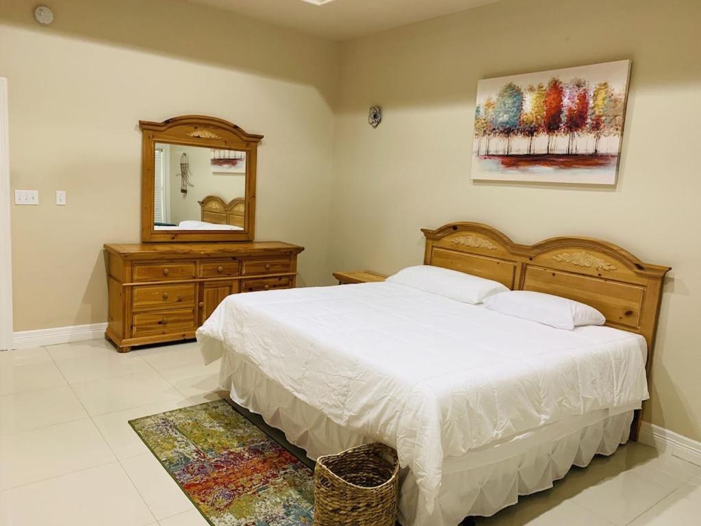Brownsville Comfort 2 Bedroom 1 Bath , Spacious Kitchen And Outdoor Home Bagian luar foto
