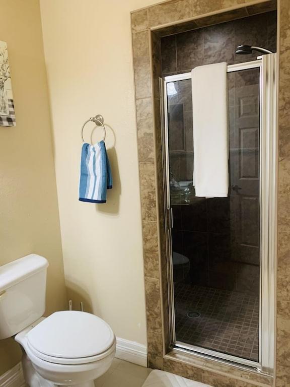 Brownsville Comfort 2 Bedroom 1 Bath , Spacious Kitchen And Outdoor Home Bagian luar foto