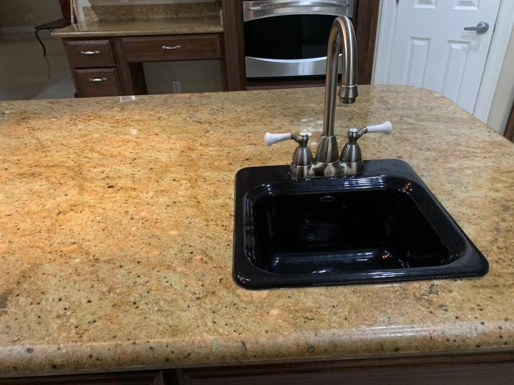 Brownsville Comfort 2 Bedroom 1 Bath , Spacious Kitchen And Outdoor Home Bagian luar foto