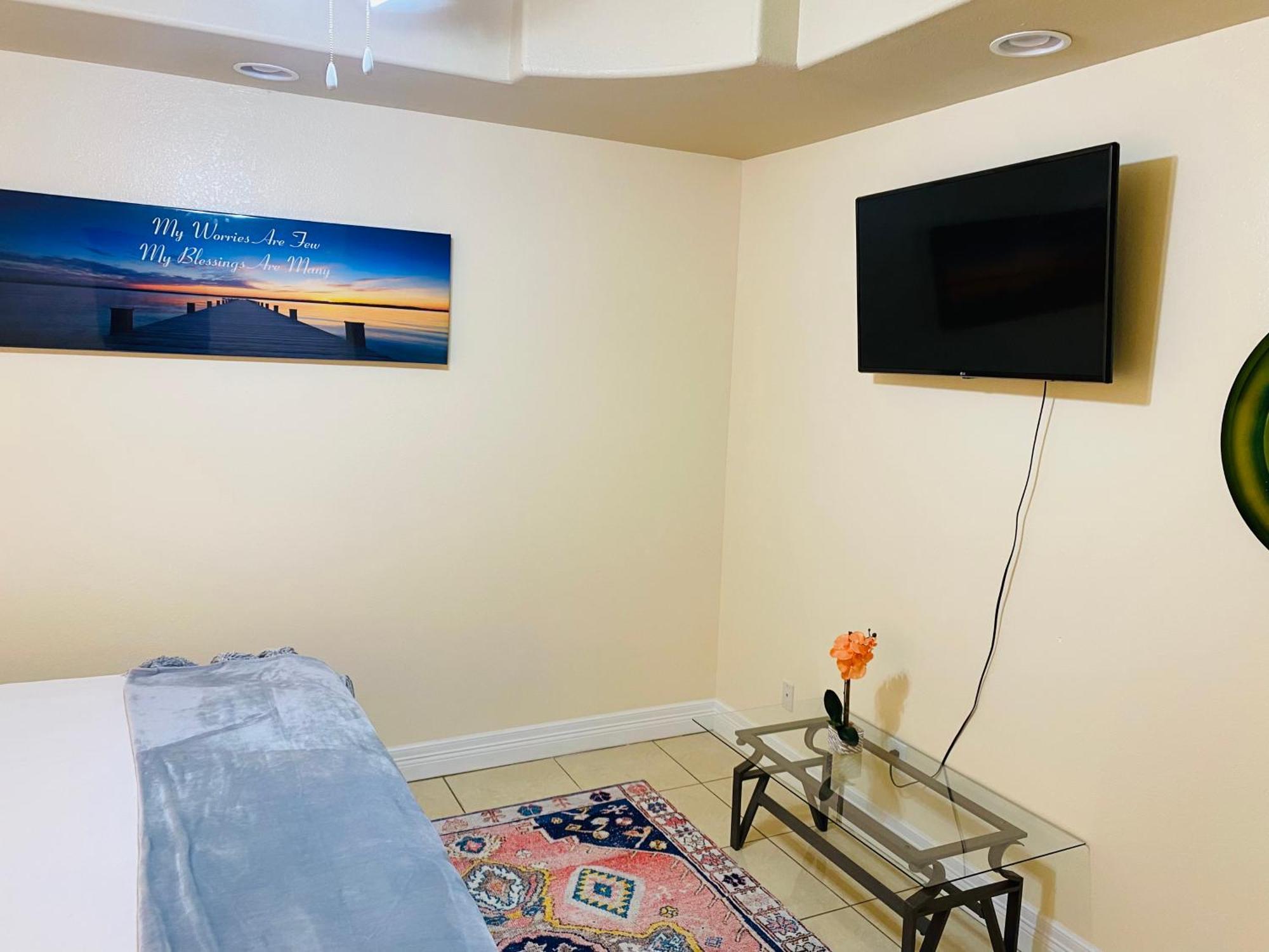 Brownsville Comfort 2 Bedroom 1 Bath , Spacious Kitchen And Outdoor Home Bagian luar foto
