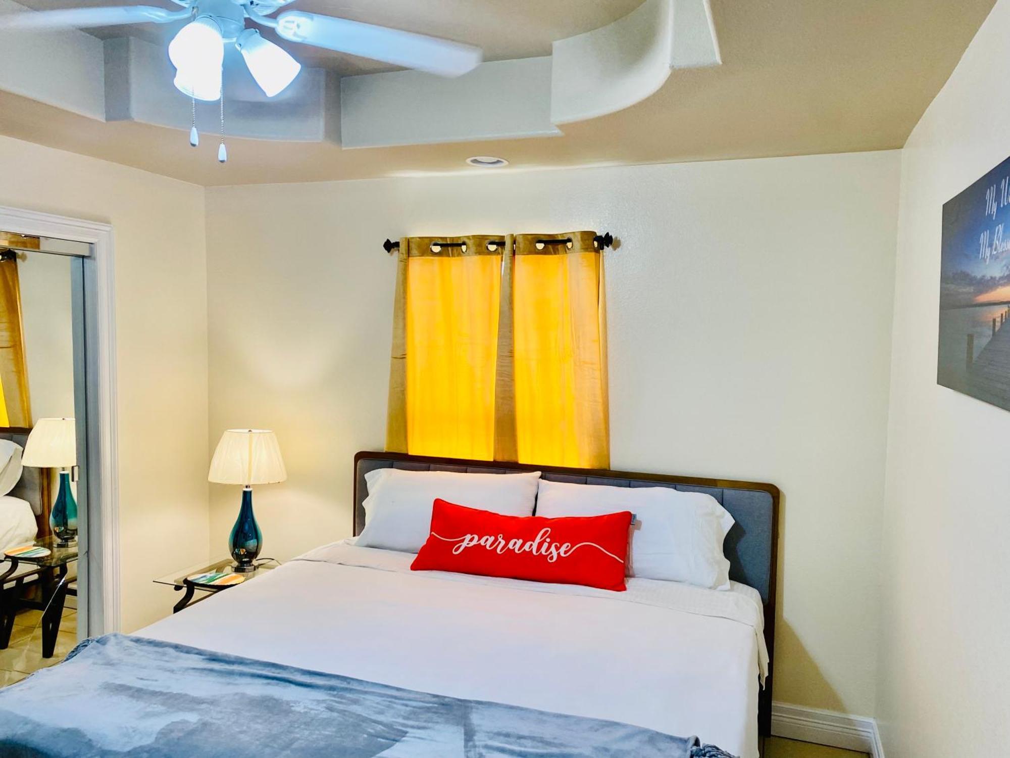 Brownsville Comfort 2 Bedroom 1 Bath , Spacious Kitchen And Outdoor Home Bagian luar foto