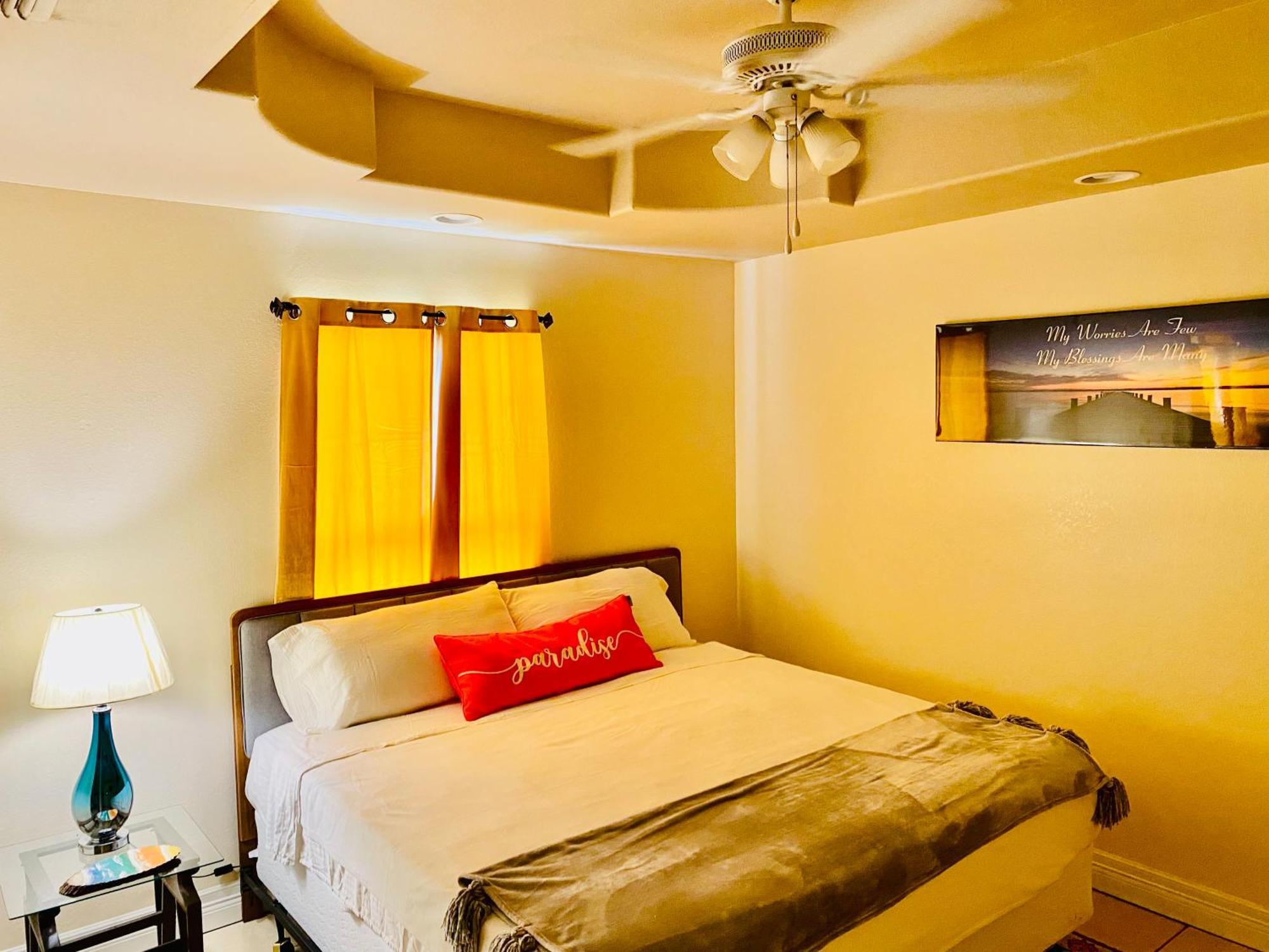 Brownsville Comfort 2 Bedroom 1 Bath , Spacious Kitchen And Outdoor Home Bagian luar foto