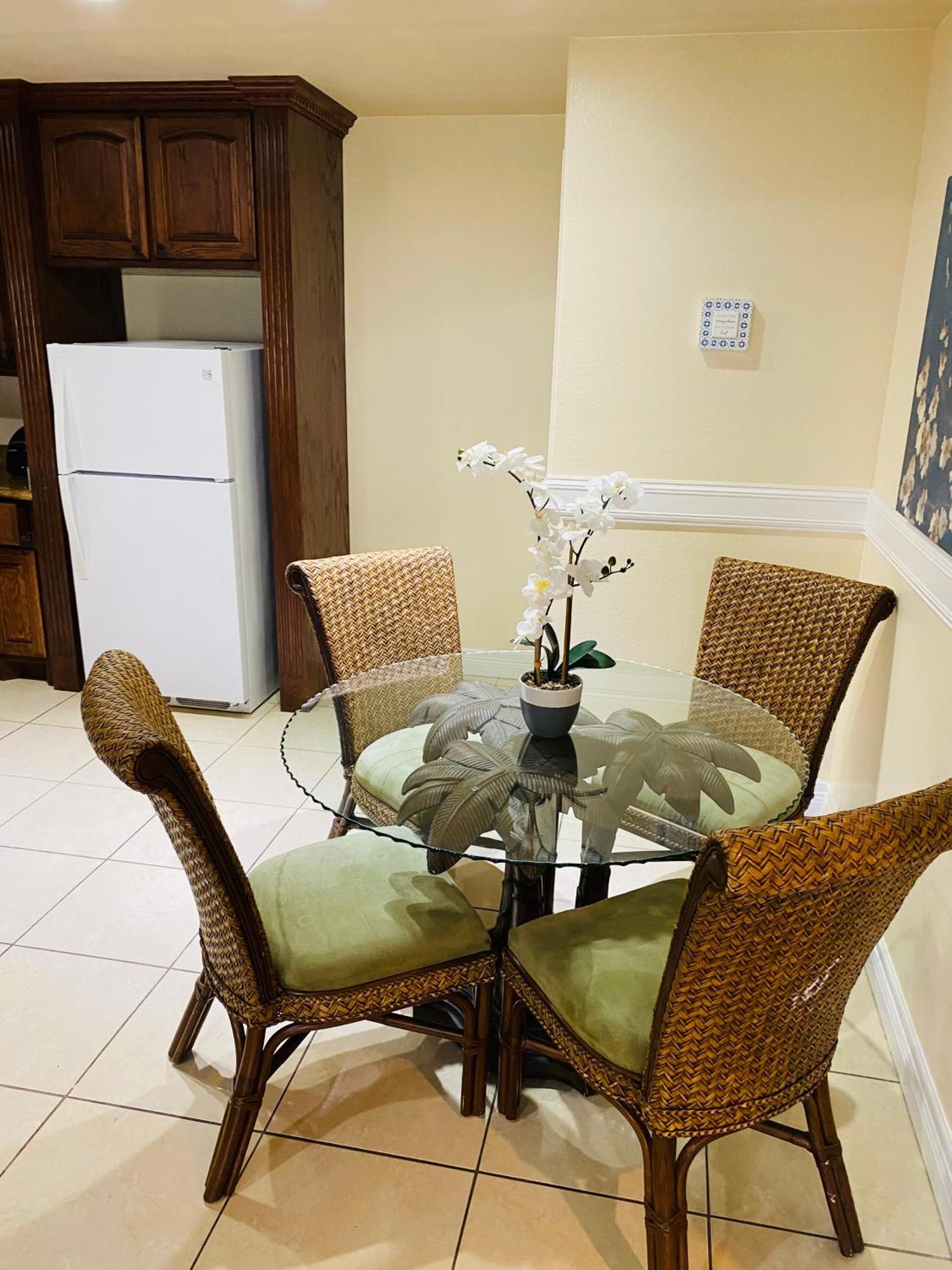 Brownsville Comfort 2 Bedroom 1 Bath , Spacious Kitchen And Outdoor Home Bagian luar foto