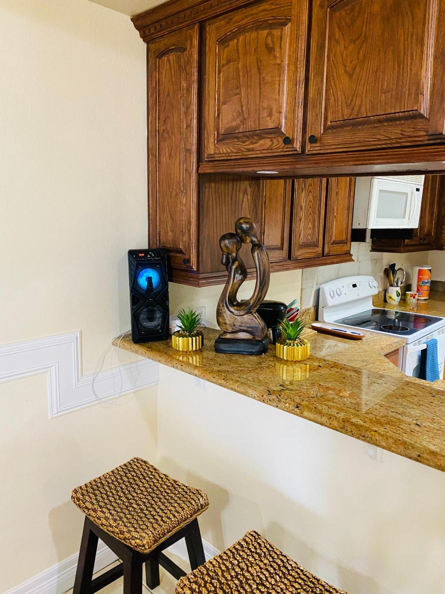 Brownsville Comfort 2 Bedroom 1 Bath , Spacious Kitchen And Outdoor Home Bagian luar foto